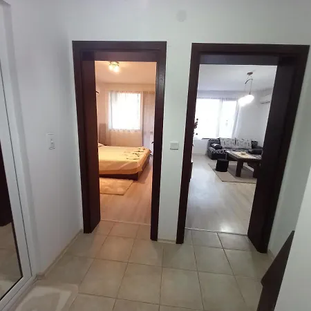 Малкият Париж Apartment Chissarja