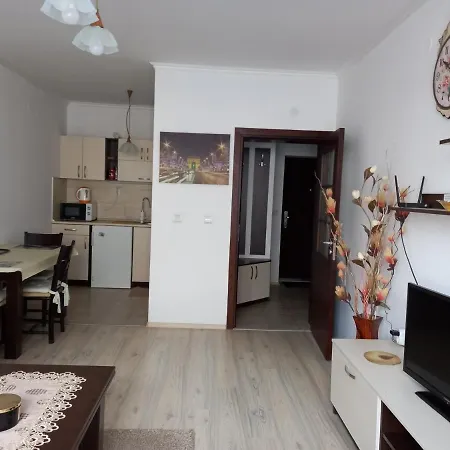 Малкият Париж Apartment Chissarja